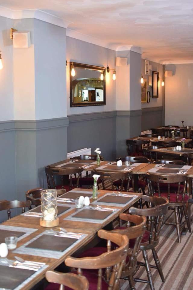 Stag & Pheasant Inn 卡梅尔 外观 照片